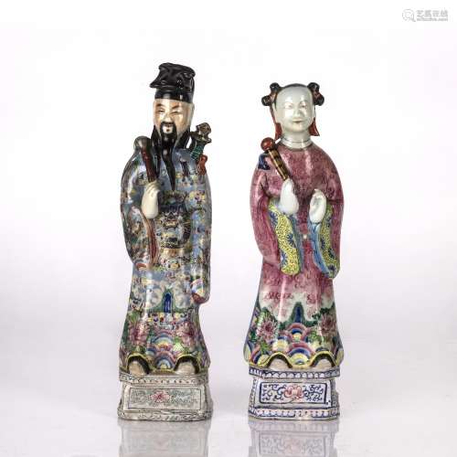 Pair of porcelain figures Chinese, 19th/20th Century depicti...