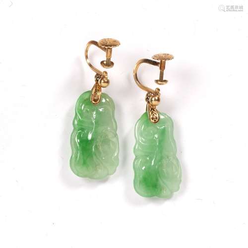 Pair of jade earrings Chinese carved as an animals, suspende...