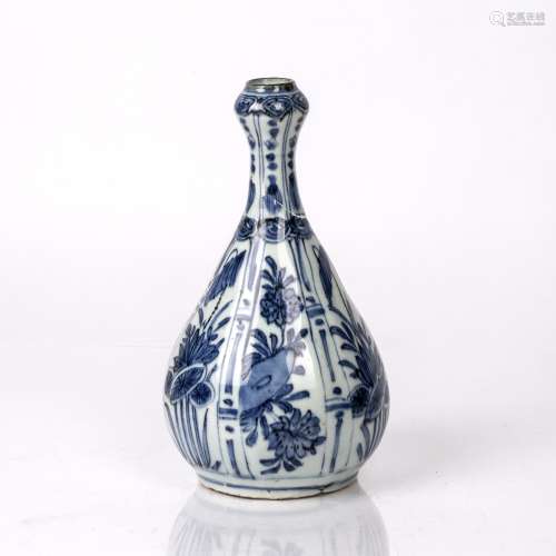 'Kraak' bottle vase Chinese, Wanli (1573-1619) decorated to ...