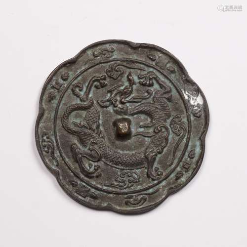 Bronze mirror Tang Dynasty of eight lobes, cast with dragon ...