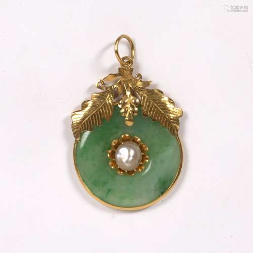 Jade pendant Chinese of circular form, with a pearl to the c...