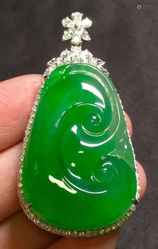 ICY GREEN JADEITE RUYI PENDANT