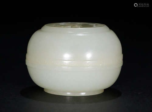 HETIAN JADE CARVED BOX WITH COVER