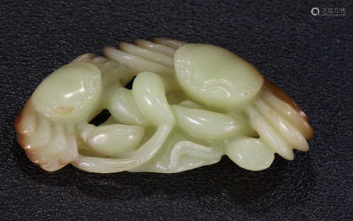 HETIAN YELLOW JADE CARVED CRAB PENDANT