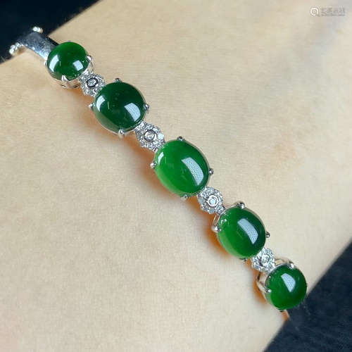 18K GOLD WITH JADEITE BANGLE