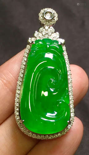 ICY GREEN JADEITE RUYI PENDANT