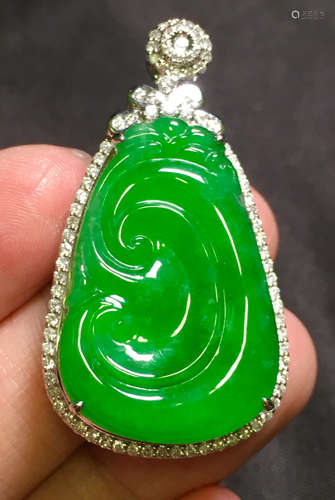 ICY GREEN JADEITE RUYI PENDANT