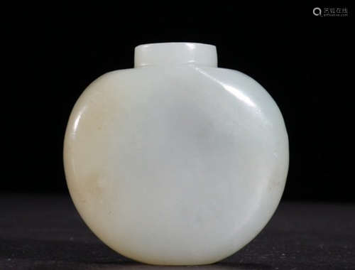 HETIAN JADE CARVED SNUFF BOTTLE