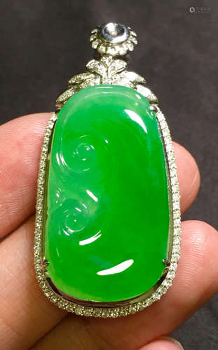 ICY GREEN JADEITE RUYI PENDANT