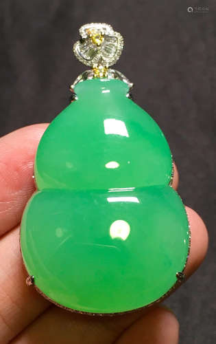 ICY GREEN JADEITE GOURD PENDANT