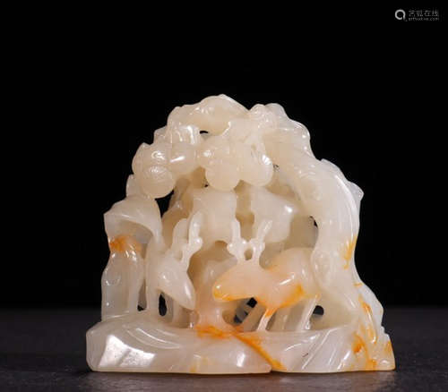 HETIAN JADE SEED CARVED DEER PENDANT