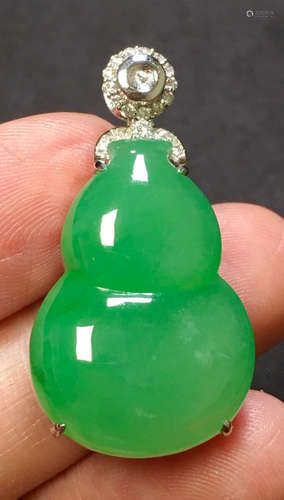 ICY GREEN JADEITE LEAF PENDANT