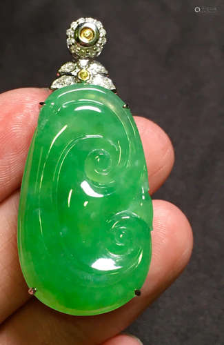 ICY GREEN JADEITE RUYI PENDANT