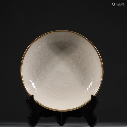 CHINESE DING WARE WHITE GLAZED PLATE