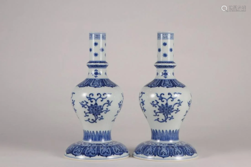 PAIR OF CHINESE BLUE AND WHITE POTS , QIANLONG MARK