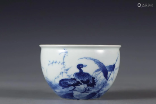 CHINESE BLUE AND WHITE WATER POT