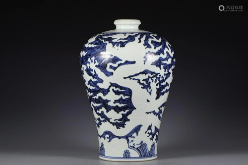 CHINESE BLUE AND WHITE MEIPING