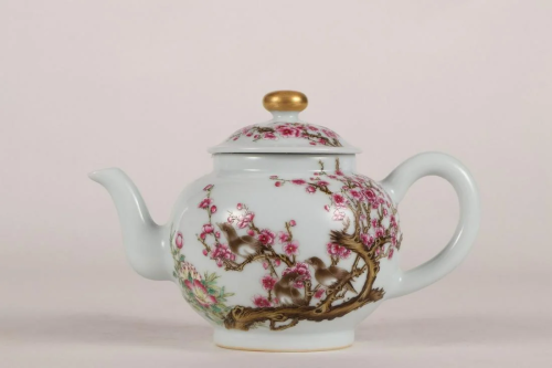 CHINESE FAMILLE ROSE TEAPOT,QIANLONG MARK