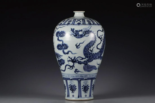 CHINESE BLUE AND WHITE MEIPING