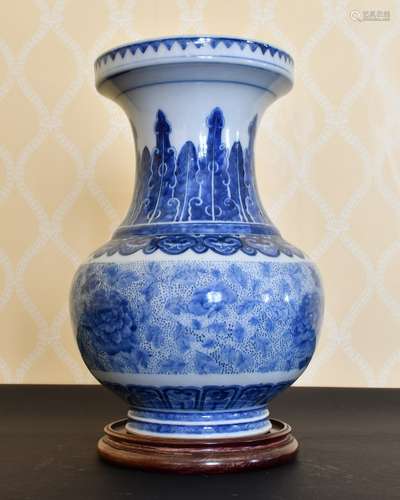 A LARGE CHINESE BLUE AND WHITE VASE with a band of flowers. ...