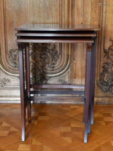 AN EDWARDIAN MAHOGANY NEST OF THREE TABLES.Largest: 1ft 10in...