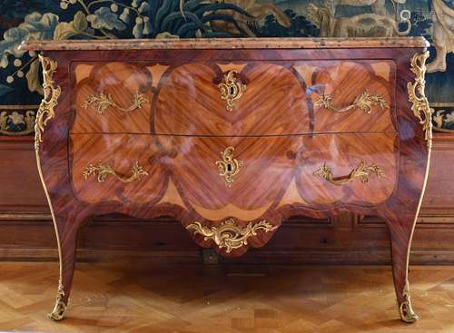 A VERY GOOD LOUIS XV KINGWOOD, TULIPWOOD AND SYCAMORE COMMOD...