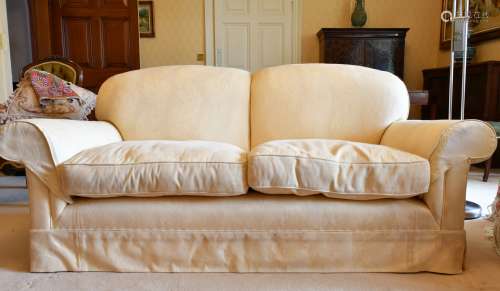 A GOOD DEEP EASY SETTEE.6ft 2ins long.