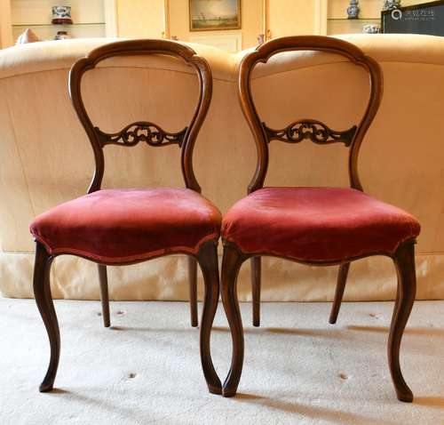 A SET OF FOUR VICTORIAN CABRIOLE LEG CHAIRS.