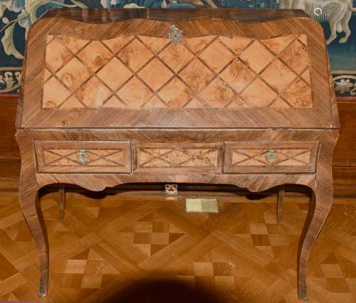 A GOOD 18TH CENTURY KINGWOOD BUREAU with fall front and fitt...