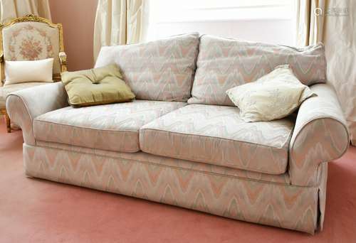 A MODERN TWO-SEATER SETTEE.