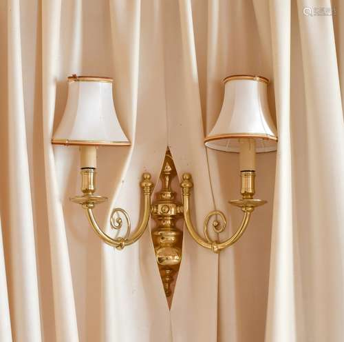 A PAIR OF TWO BRANCH BRASS WALL LIGHTS.