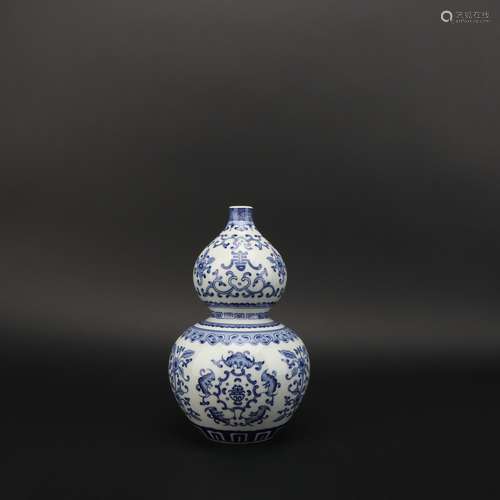 Blue-and-white Gourd-shaped Vase