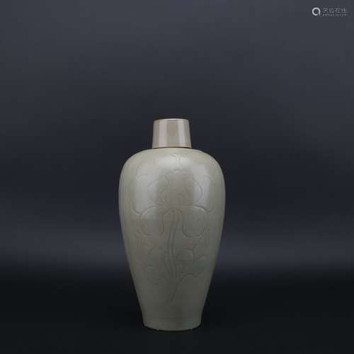 Chinese Lidded Vase