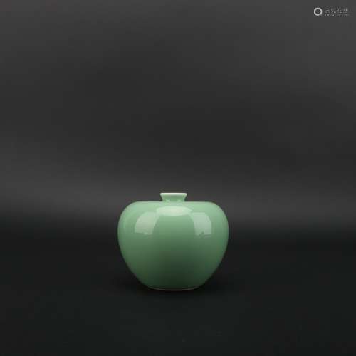 Green-glazed Apple-shaped Zun Vessel