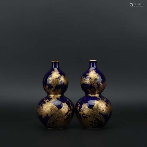 A Pair of Blue-glazed Gourd-shaped Vases
