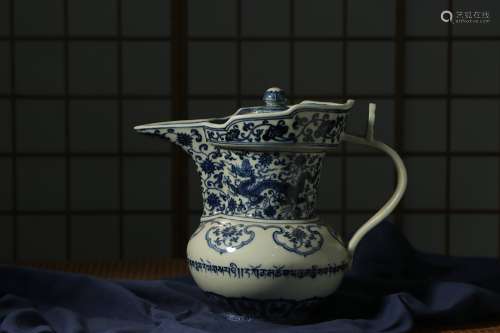 Ming dynasty, Xuan de style, blue and white dragon pattern p...