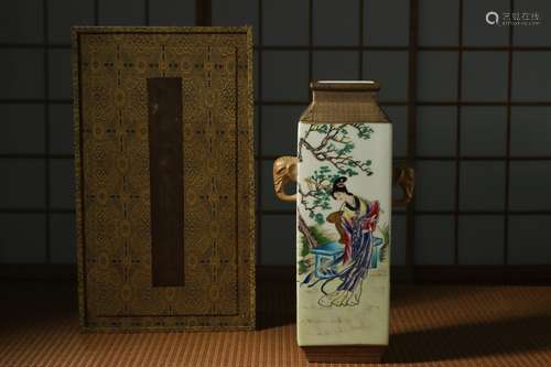 Qing dynasty, Qian long style, porcelain square vase