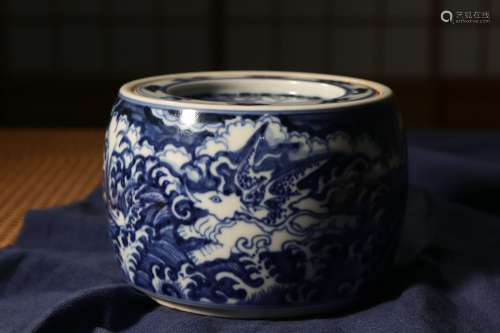 Ming dynasty, Xuan de style, blue and white porcelain jar