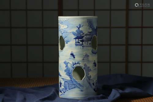 Qing dynasty, Kang xi, blue and white hollow out porcelain j...
