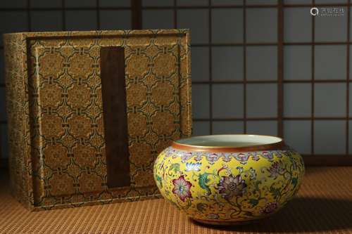 Qing dynasty, Qian long style, yellow ground porcelain brush...