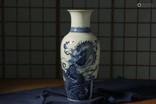 Qing dynasty, Kang xi, blue and white dragon pattern porcela...