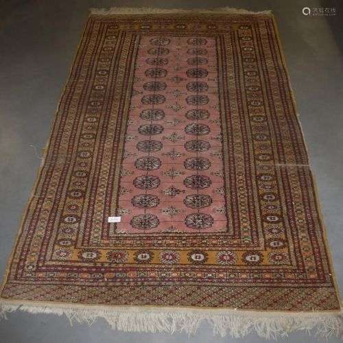 Tapis en laine fond rose. (fait main) 190 x 120 cm