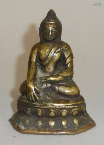 Petit bouddha en bronze. Tibet, XIXe siècle. H. 7 cm