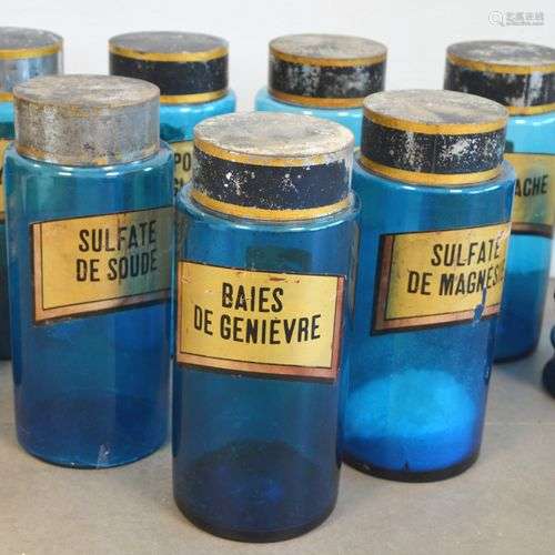 Neuf pots à pharmacie en verre bleu