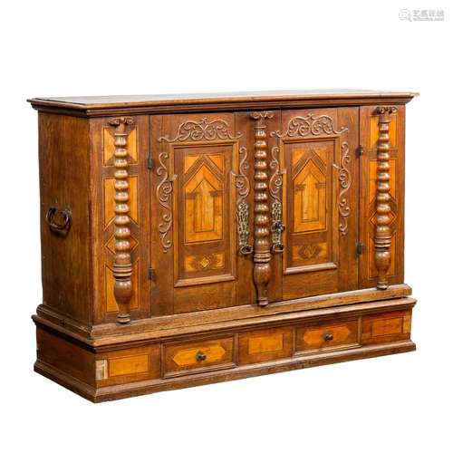 HALBSCHRANK IM RENAISSANCE STIL,