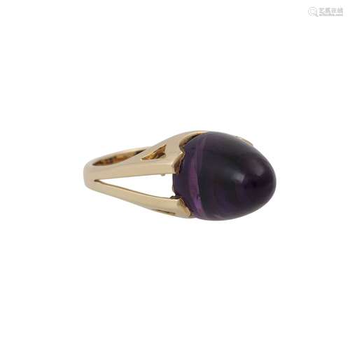 Ring mit hohem Amethystcabochon