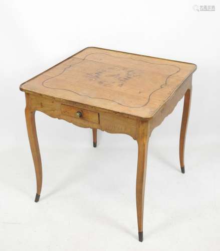 TABLE carrée en bois naturel sculpté ouvrant par deux tiroir...