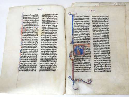 DEUX DOUBLES FEUILLETS DE BIBLE sur parchemin avec lettre C ...