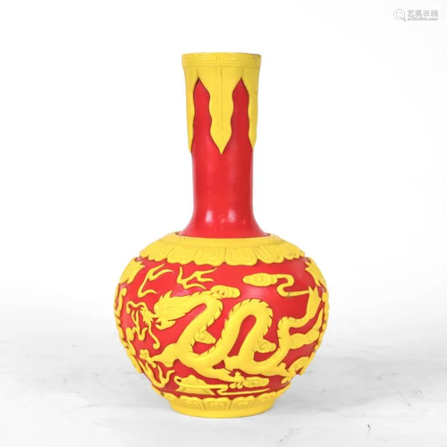 CHINESE RED PEKING GLASS GLOBULAR VASE