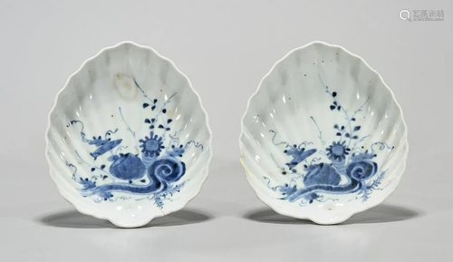 PAIR OF CHINESE BLUE AND WHITE PORCELAIN SAUCERS